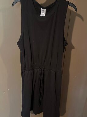 Classic Black Sleeveless Drawstring Dress